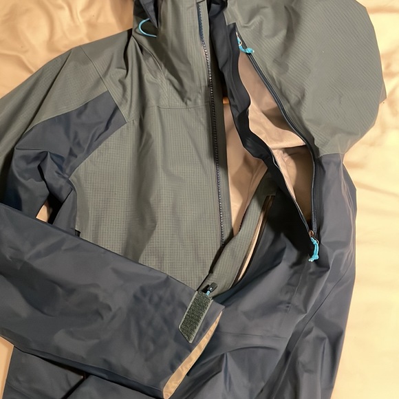 REI Gore tex jacket - Picture 4 of 5